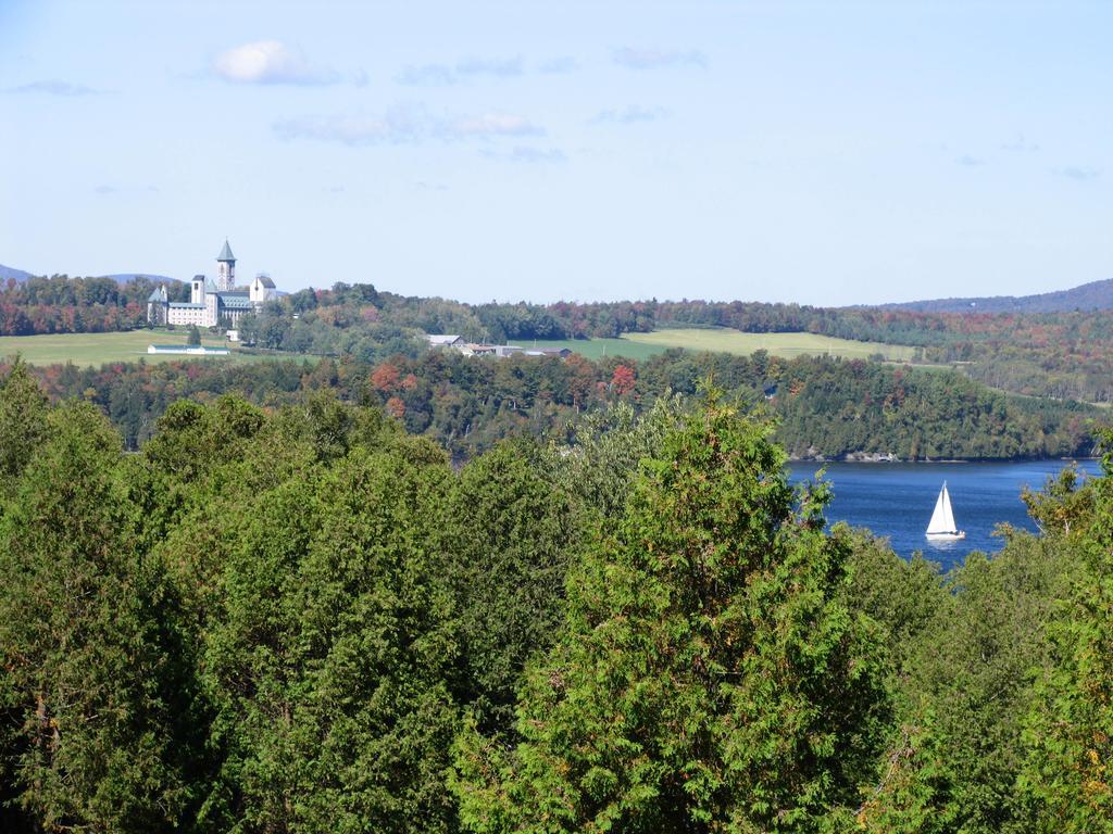 Hotel La Belle Victorienne Magog Exteriér fotografie